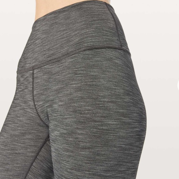 LIKE NEW Lululemon Wunder Under 25” Leggings - Picture 7 of 8